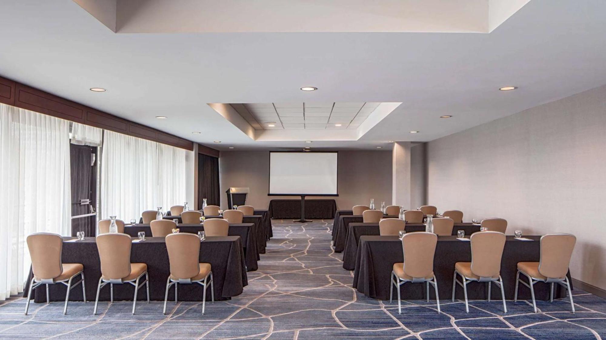 Sonesta Hotel Houston Iah Airport Экстерьер фото