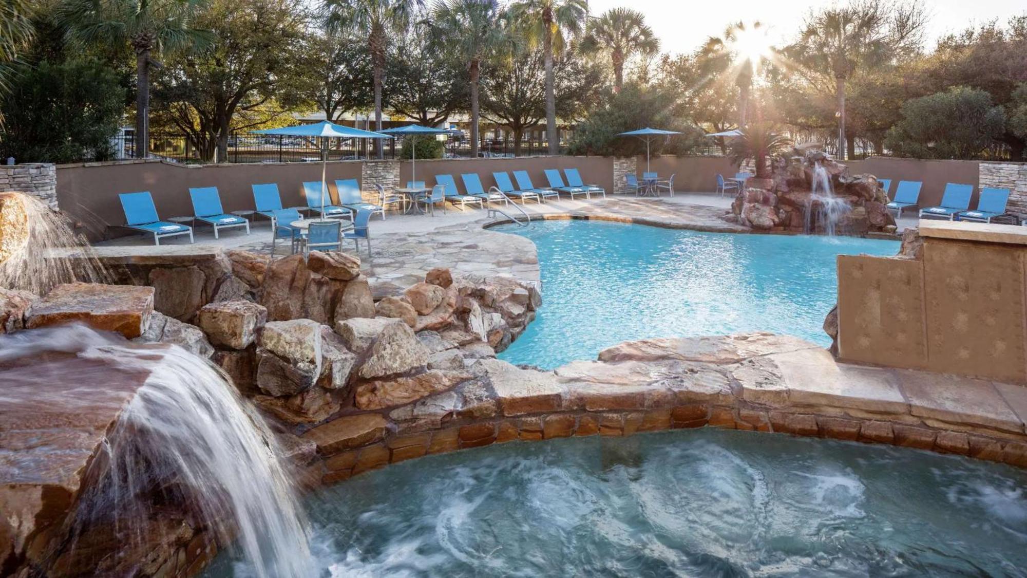 Sonesta Hotel Houston Iah Airport Экстерьер фото