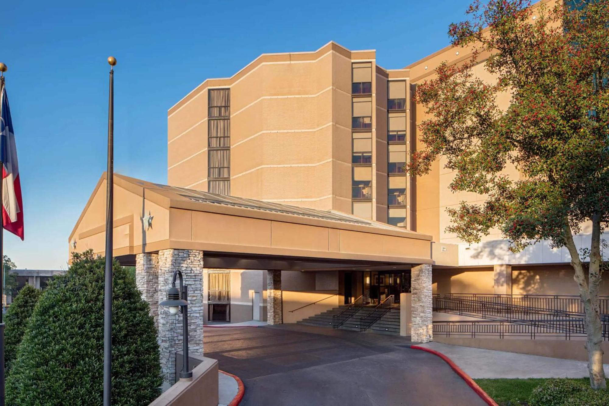 Sonesta Hotel Houston Iah Airport Экстерьер фото